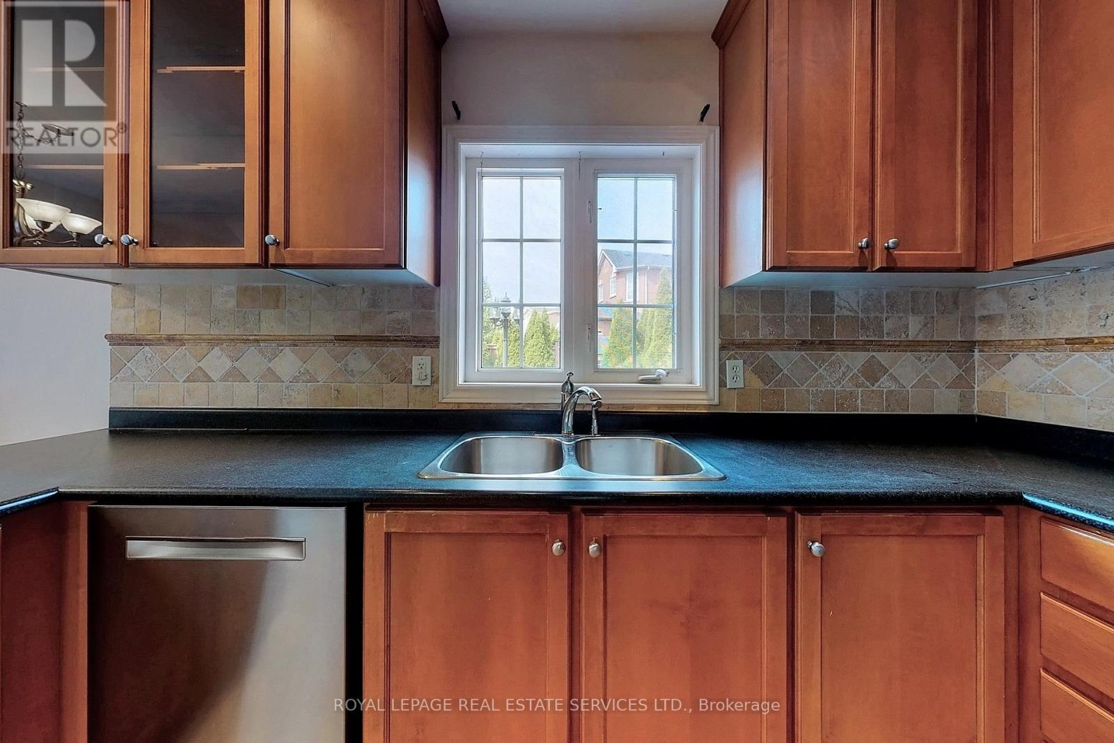 3074 Shannon Crescent, Oakville, Ontario  L6L 6B4 - Photo 13 - W12685900