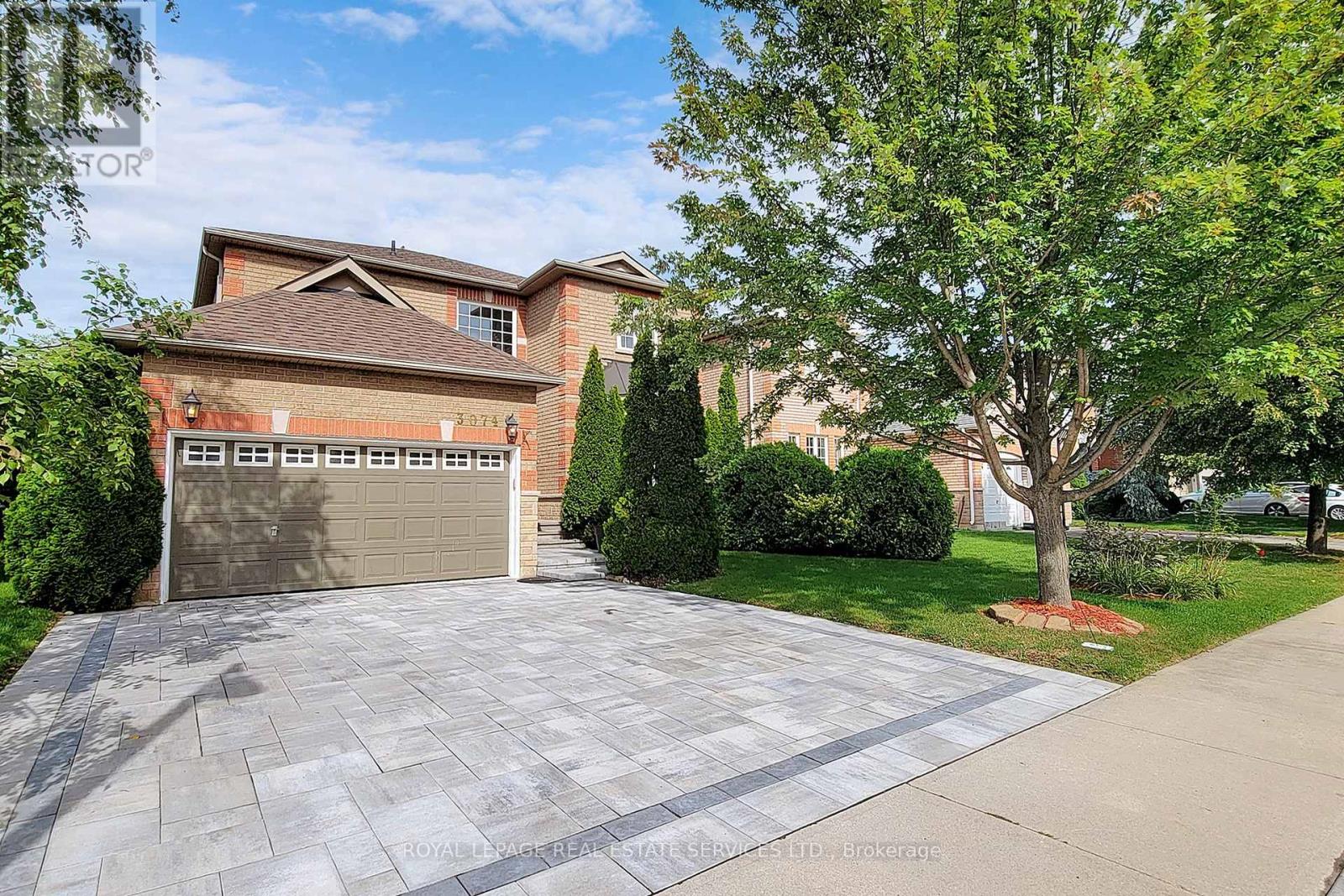 3074 Shannon Crescent, Oakville, Ontario  L6L 6B4 - Photo 2 - W12685900