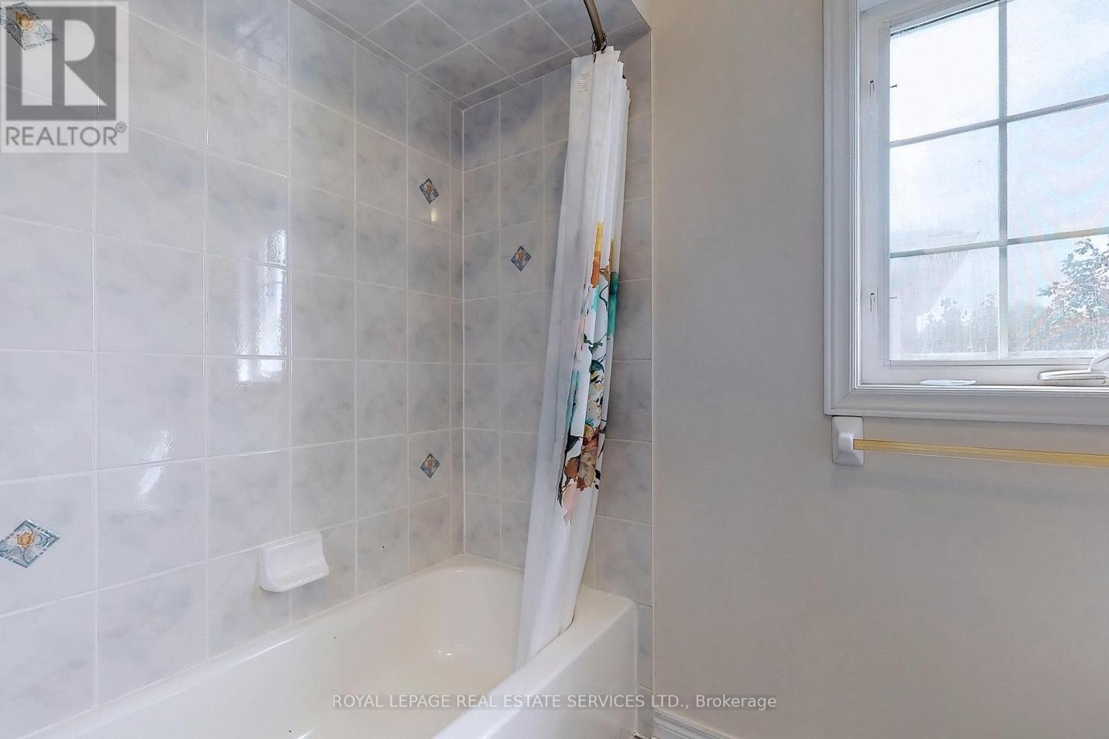 3074 Shannon Crescent, Oakville, Ontario  L6L 6B4 - Photo 26 - W12685900