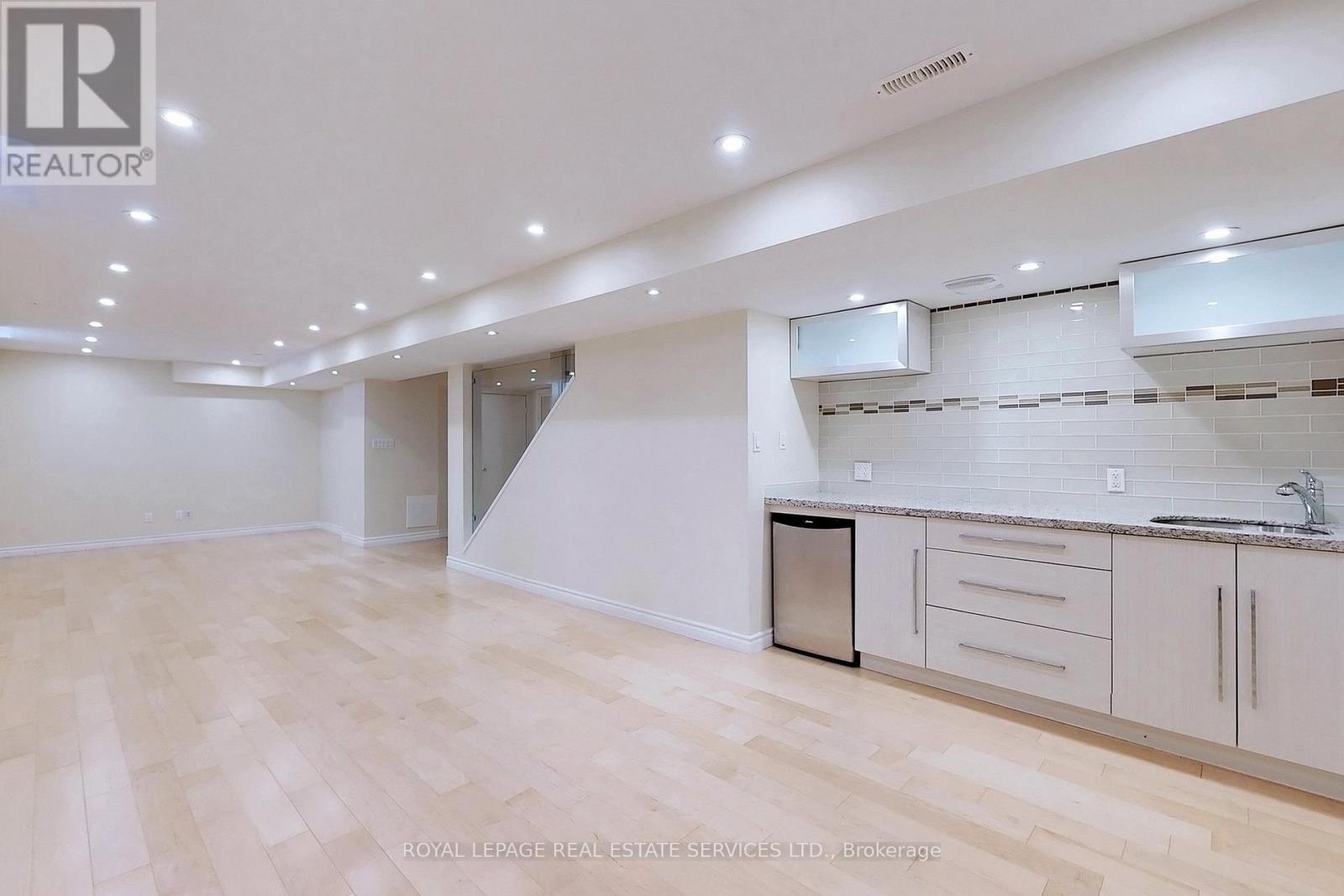 3074 Shannon Crescent, Oakville, Ontario  L6L 6B4 - Photo 33 - W12685900