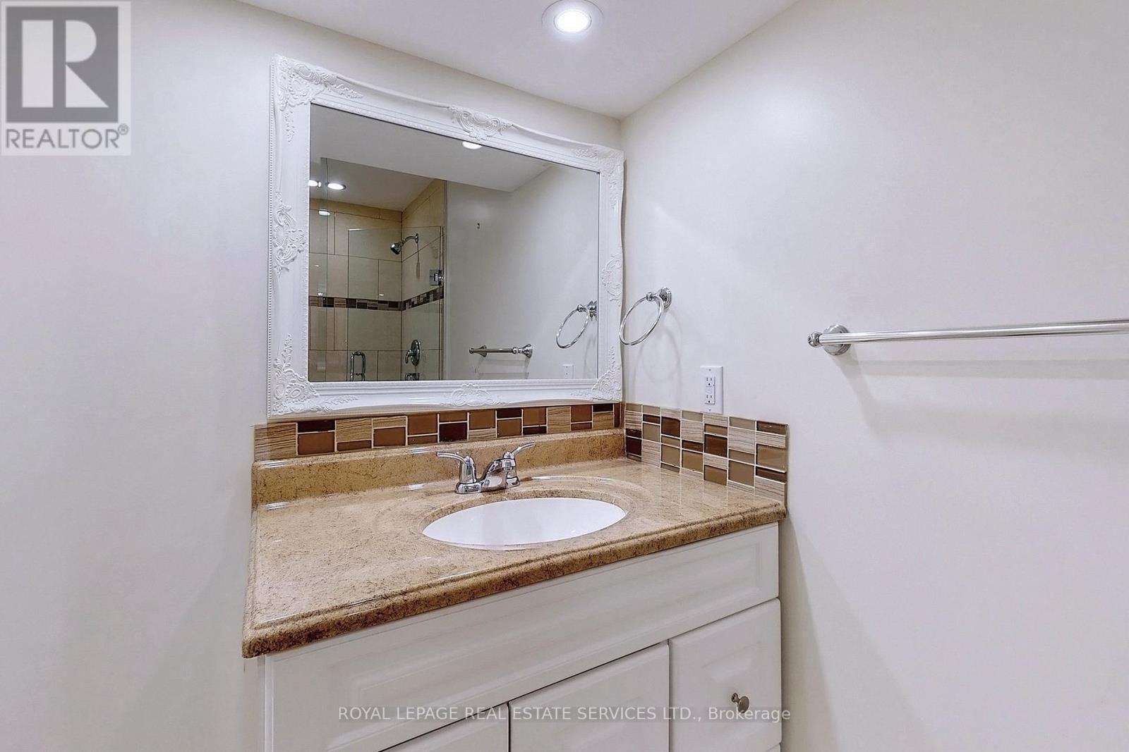 3074 Shannon Crescent, Oakville, Ontario  L6L 6B4 - Photo 39 - W12685900