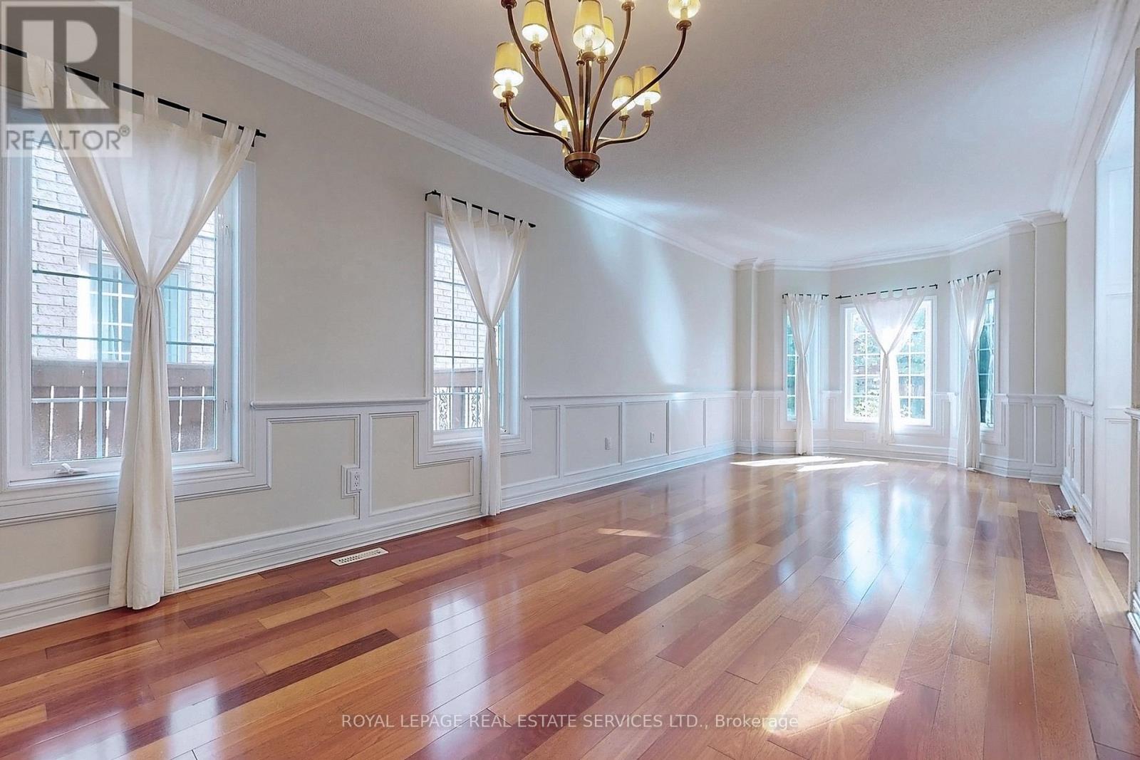 3074 Shannon Crescent, Oakville, Ontario  L6L 6B4 - Photo 5 - W12685900