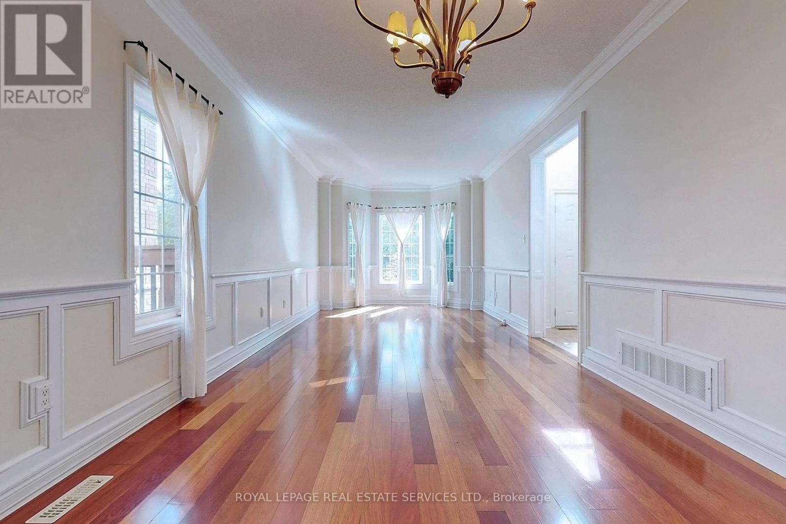 3074 Shannon Crescent, Oakville, Ontario  L6L 6B4 - Photo 6 - W12685900