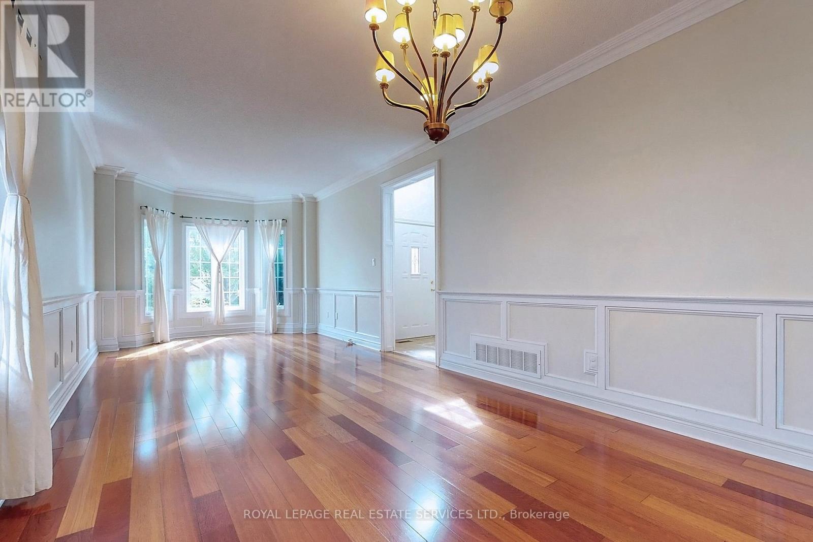 3074 Shannon Crescent, Oakville, Ontario  L6L 6B4 - Photo 7 - W12685900