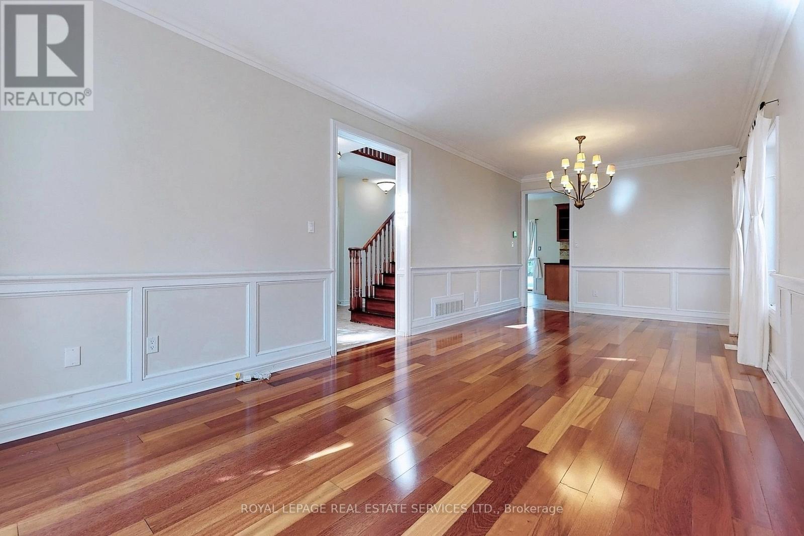 3074 Shannon Crescent, Oakville, Ontario  L6L 6B4 - Photo 9 - W12685900