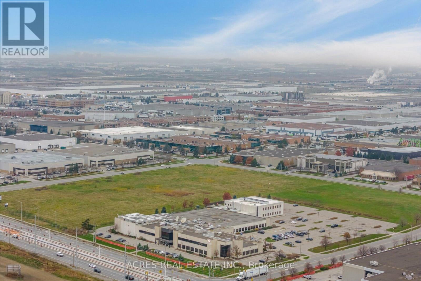 70 Superior Boulevard, Mississauga, Ontario  L5T 2X9 - Photo 2 - W12685908