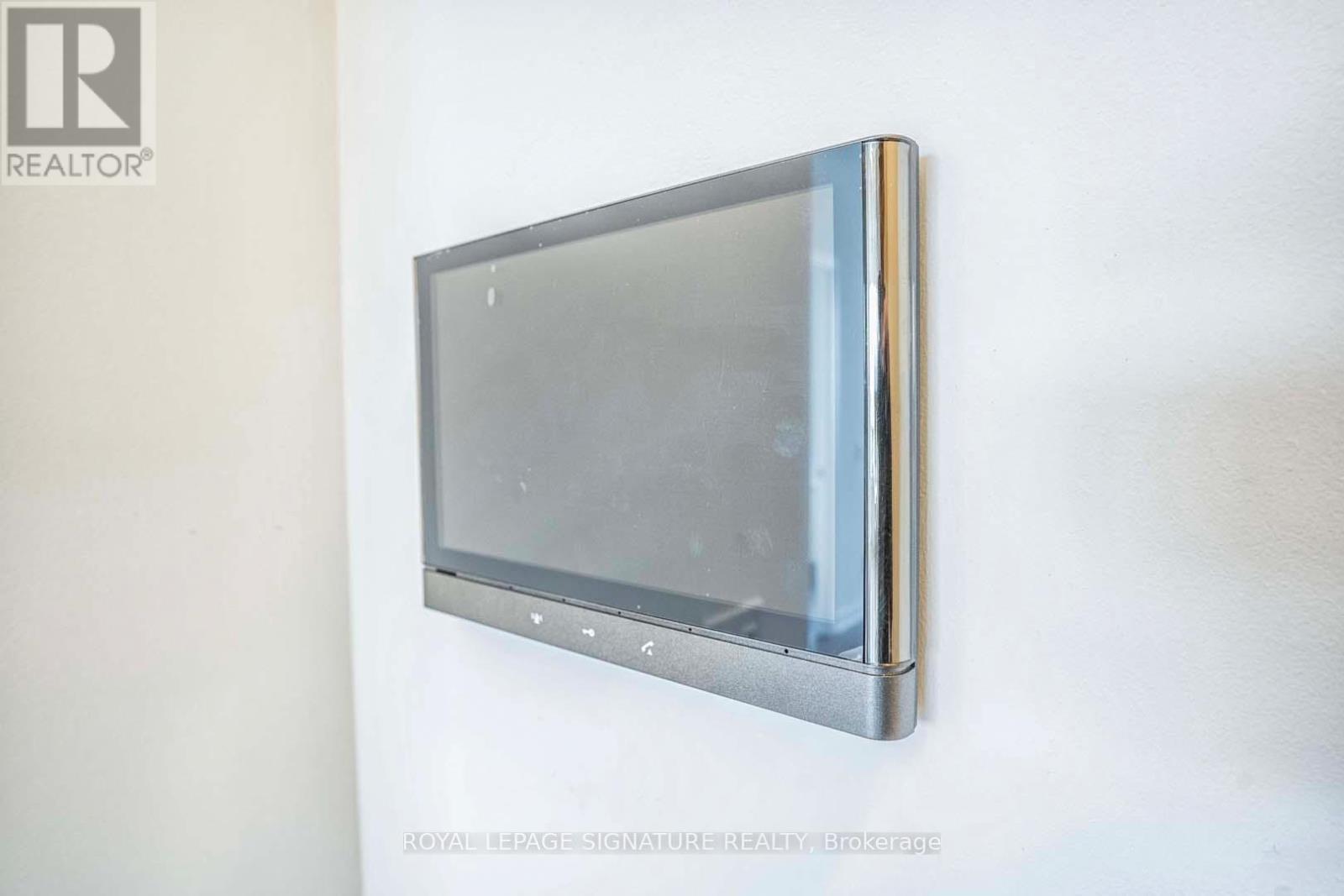 206 - 405 Dundas Street W, Oakville, Ontario  L6M 5P9 - Photo 3 - W12685918