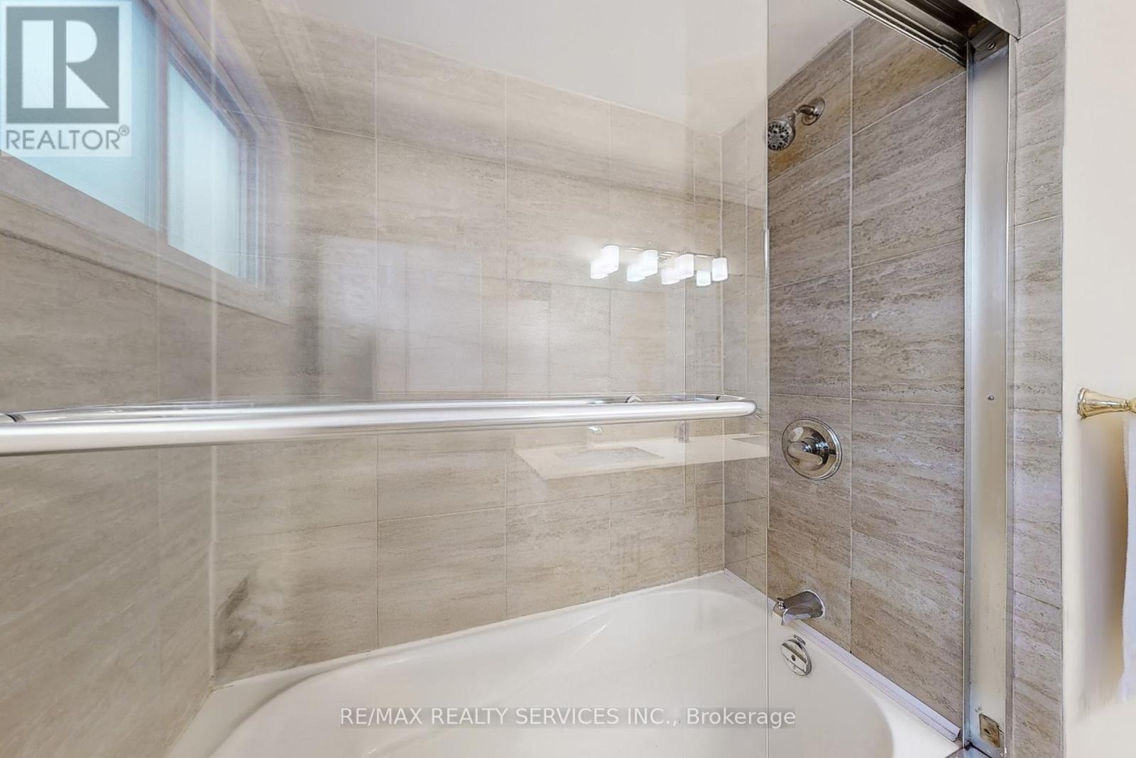 8 Stephensen Court, Brampton, Ontario  L6V 3X8 - Photo 31 - W12685930