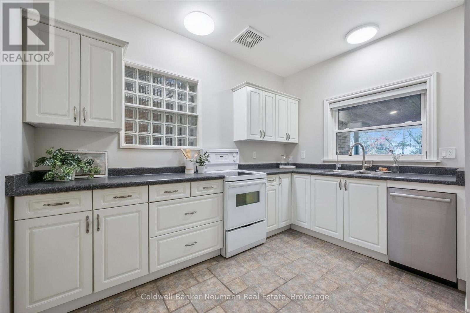 36 Harcourt Drive, Guelph (Dovercliffe Park/old University), Ontario  N1G 1J6 - Photo 19 - X12685946