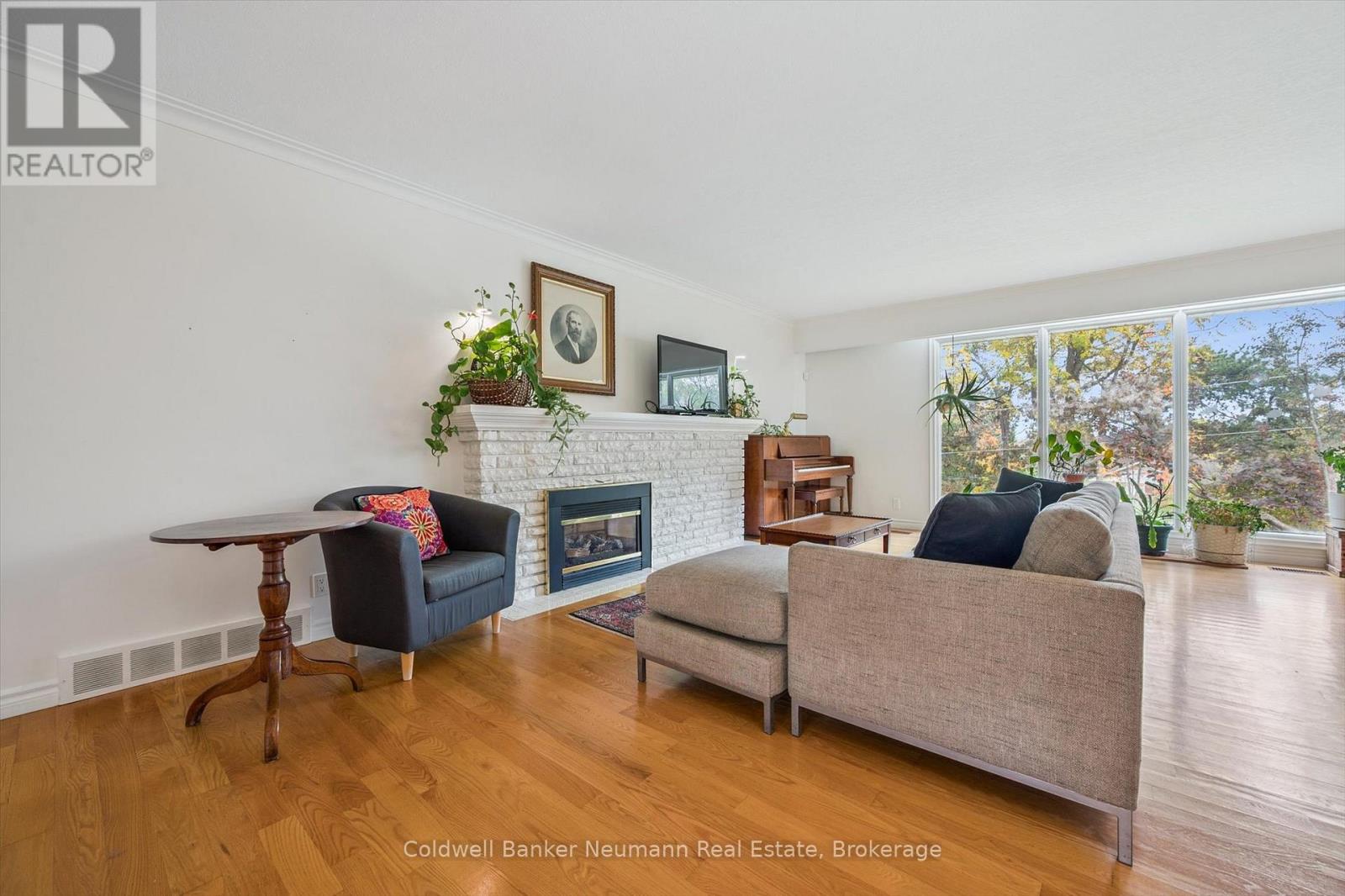 36 Harcourt Drive, Guelph (Dovercliffe Park/old University), Ontario  N1G 1J6 - Photo 3 - X12685946