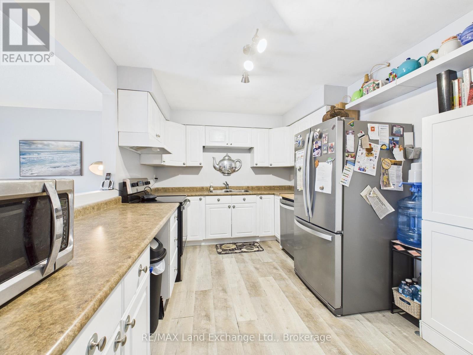 624 Hunter Street, Kincardine, Ontario  N2Z 1R7 - Photo 3 - X12686006