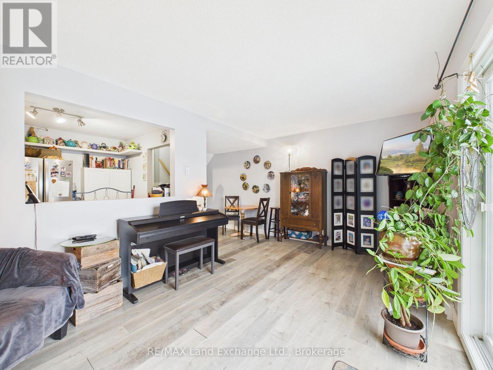 624 Hunter Street, Kincardine, Ontario  N2Z 1R7 - Photo 4 - X12686006