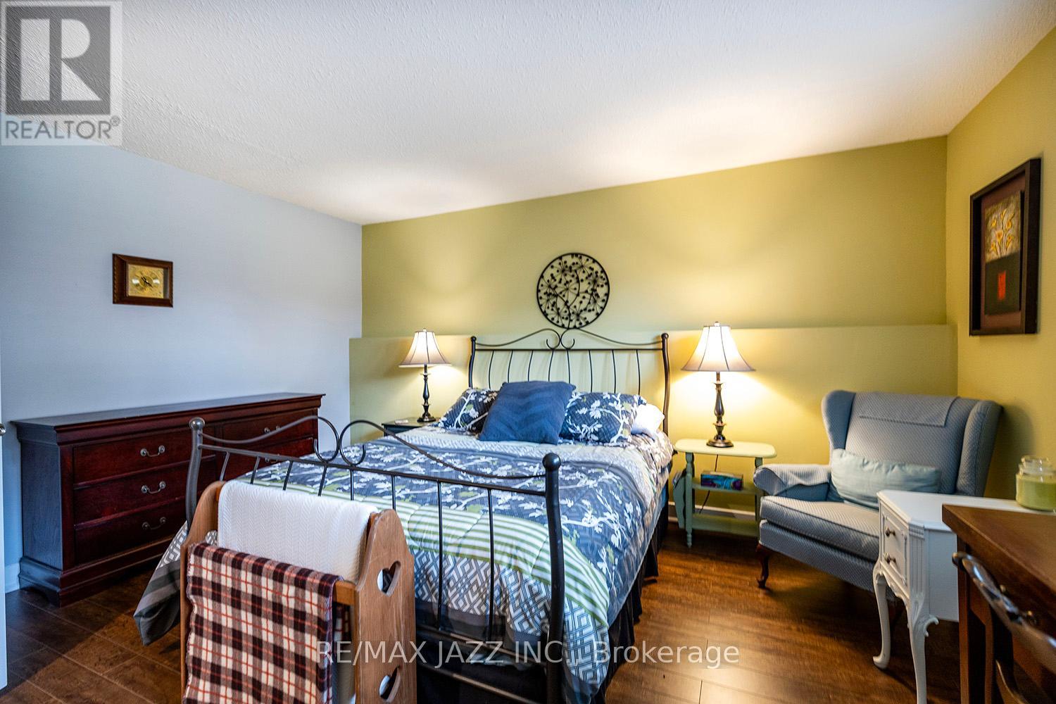 801 Tarn Court, Oshawa, Ontario  L1J 7C9 - Photo 12 - E12685968