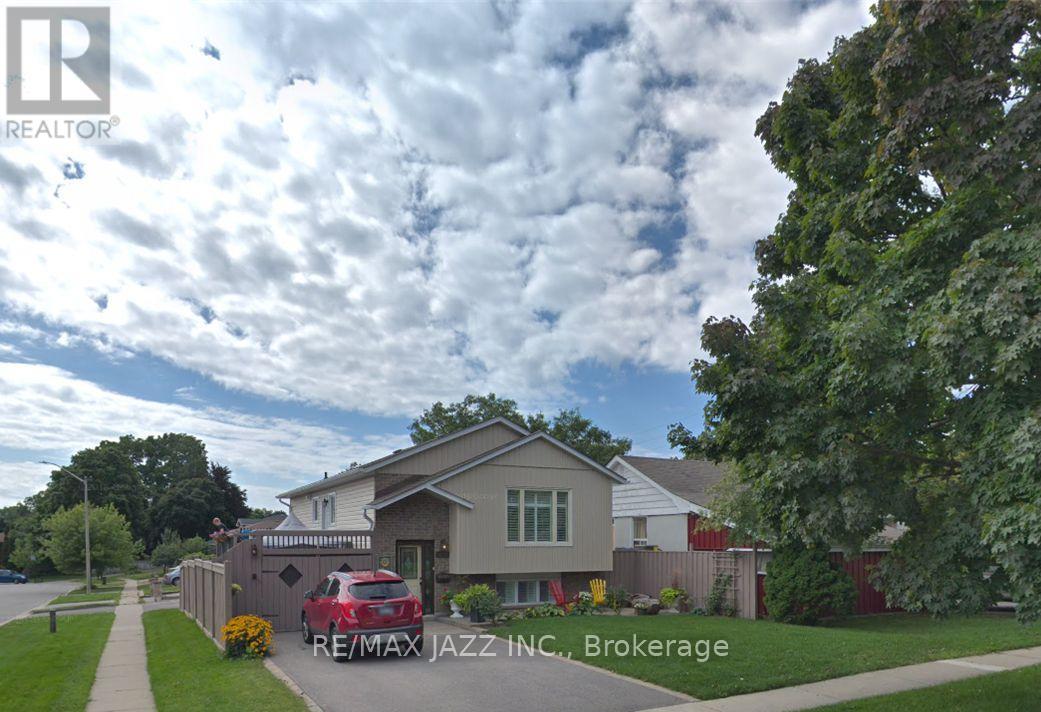 801 Tarn Court, Oshawa, Ontario  L1J 7C9 - Photo 13 - E12685968