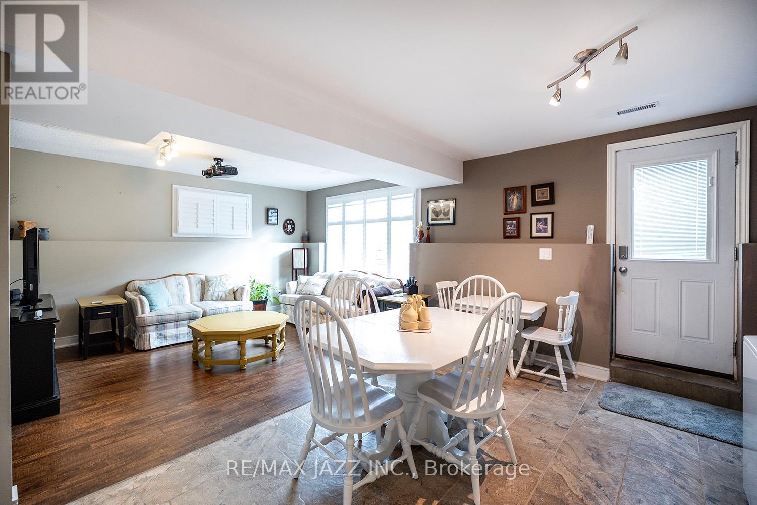 801 Tarn Court, Oshawa, Ontario  L1J 7C9 - Photo 9 - E12685968