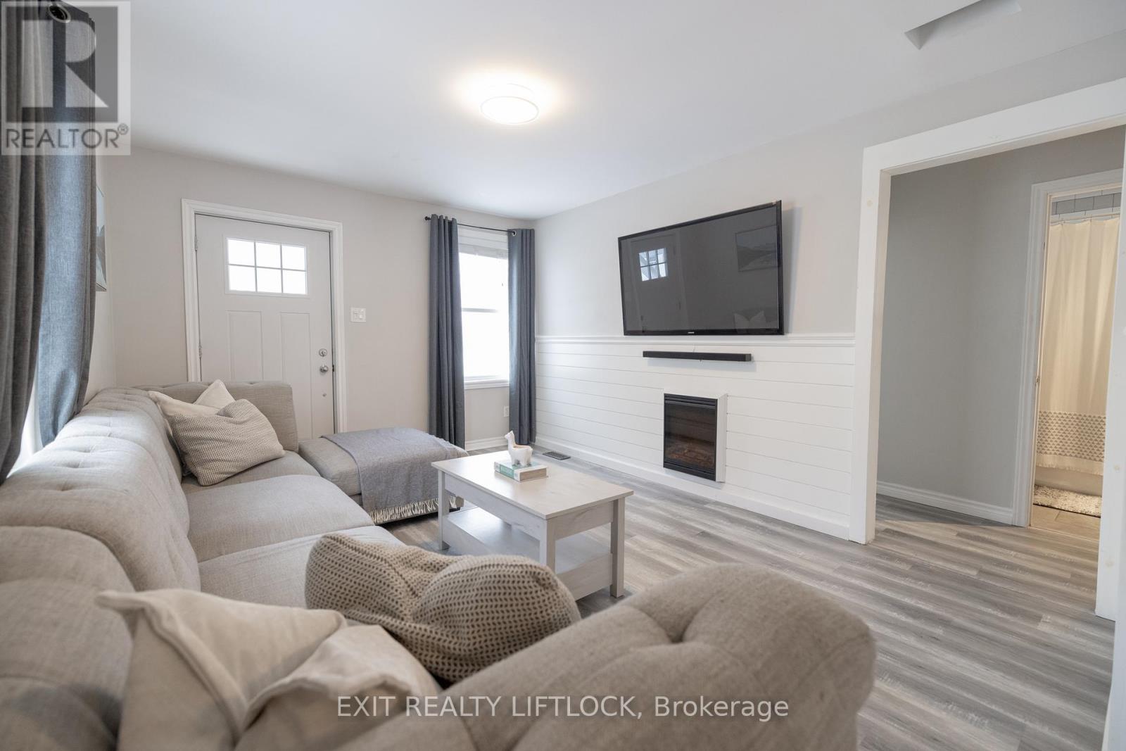 319 Gill Street, Orillia, Ontario  L3V 4K3 - Photo 2 - S12685970