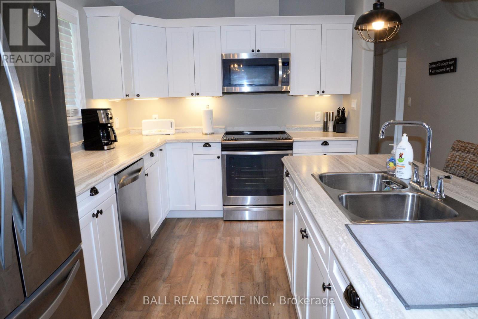 405 Philrick Drive, Trent Lakes, Ontario  K0L 1J0 - Photo 12 - X12686058