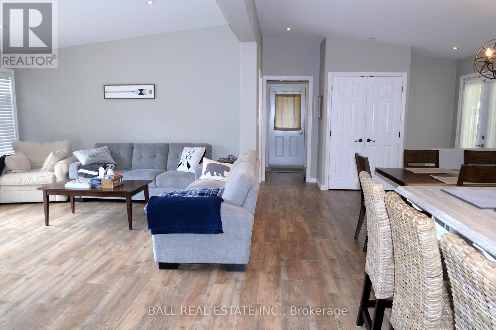 405 Philrick Drive, Trent Lakes, Ontario  K0L 1J0 - Photo 8 - X12686058