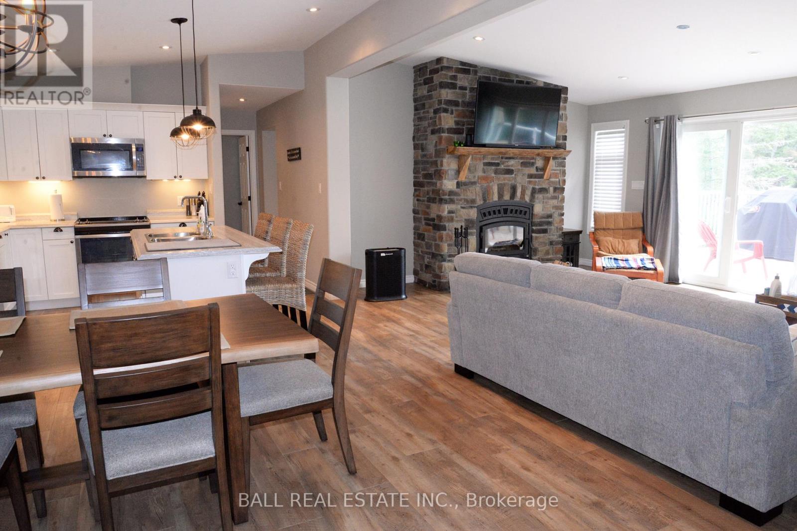 405 Philrick Drive, Trent Lakes, Ontario  K0L 1J0 - Photo 9 - X12686058