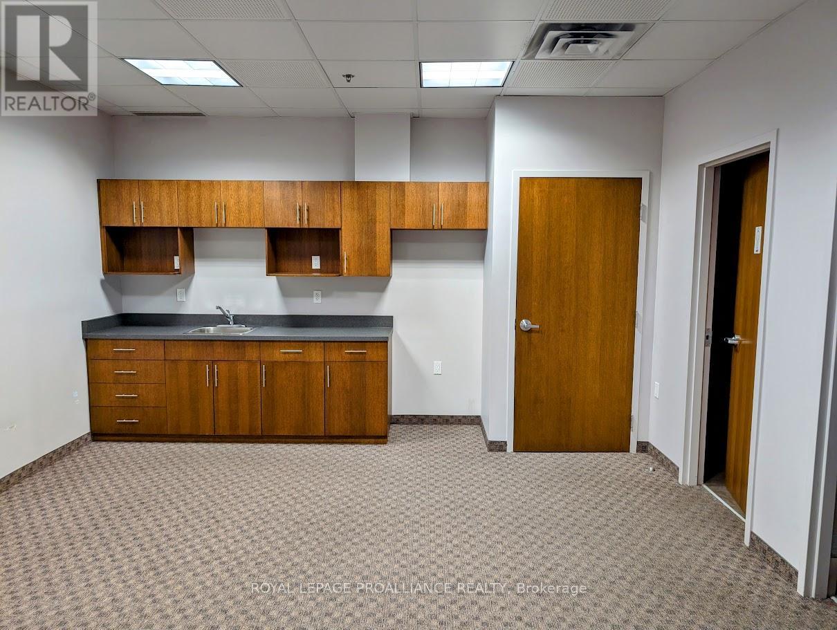 1b - 165 Sherbrooke Street, Peterborough, Ontario  K9J 2N2 - Photo 2 - X12686234