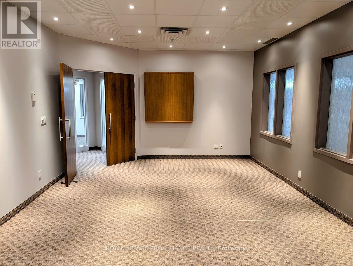 1b - 165 Sherbrooke Street, Peterborough, Ontario  K9J 2N2 - Photo 4 - X12686234