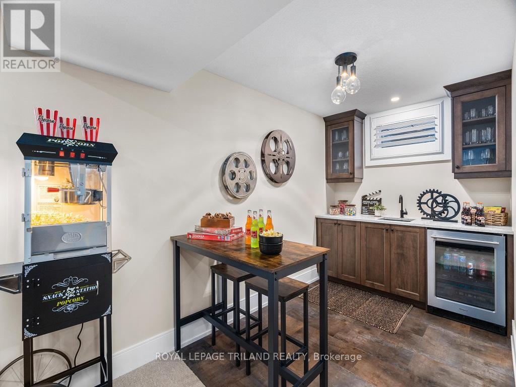 31 Snowy Owl Trail, Central Elgin, Ontario  N5R 0M6 - Photo 13 - X12686162