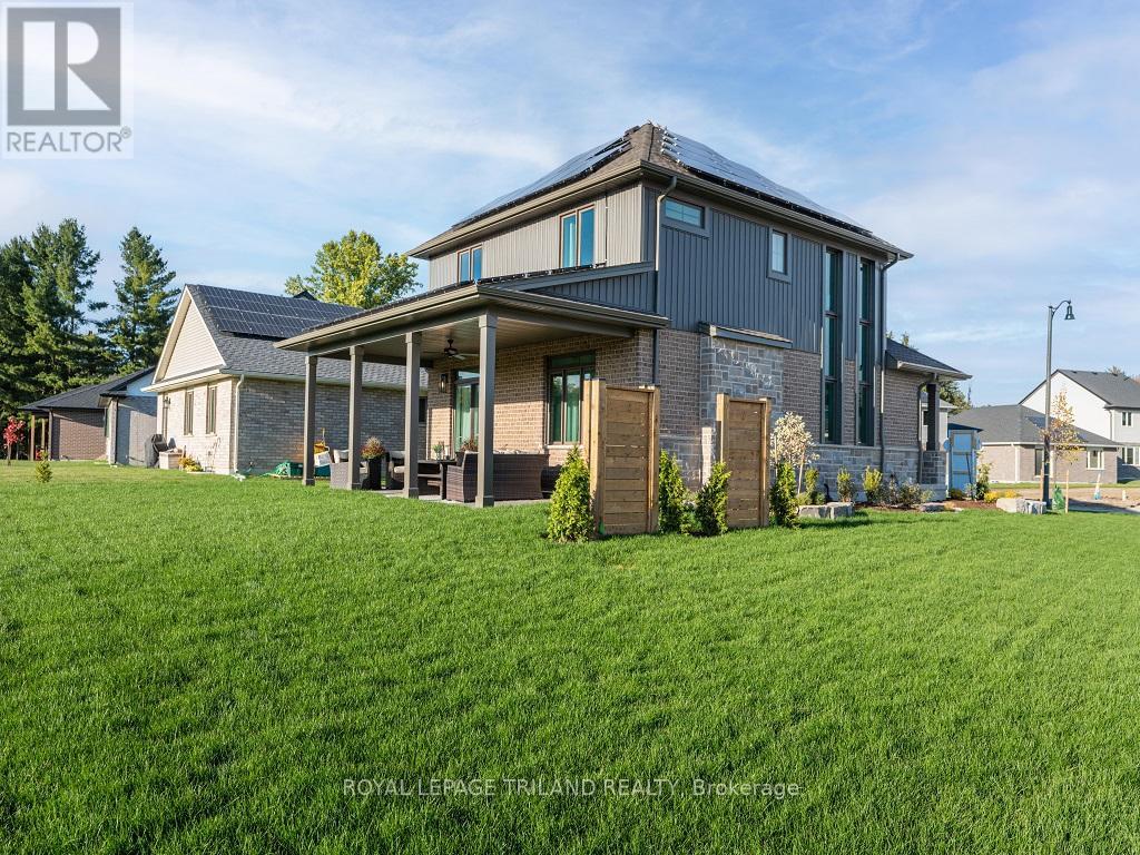 31 Snowy Owl Trail, Central Elgin, Ontario  N5R 0M6 - Photo 15 - X12686162