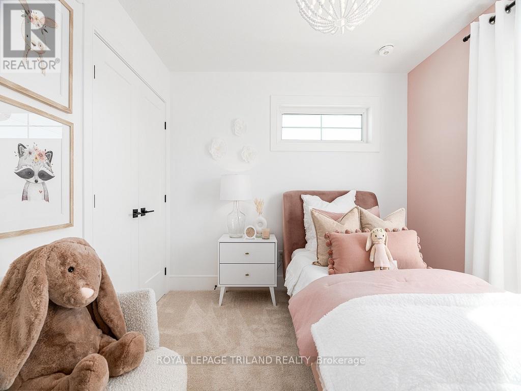 31 Snowy Owl Trail, Central Elgin, Ontario  N5R 0M6 - Photo 9 - X12686162