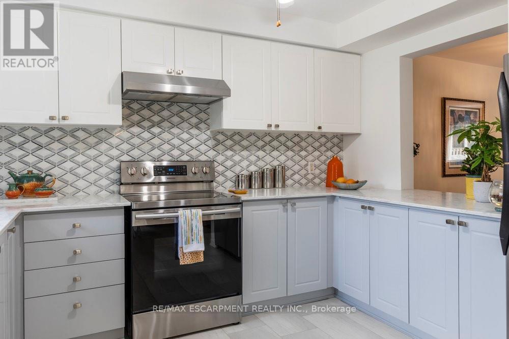 1 - 31 Moss Boulevard, Hamilton, Ontario  L9H 7A6 - Photo 10 - X12685828