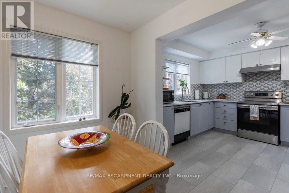 1 - 31 Moss Boulevard, Hamilton, Ontario  L9H 7A6 - Photo 8 - X12685828