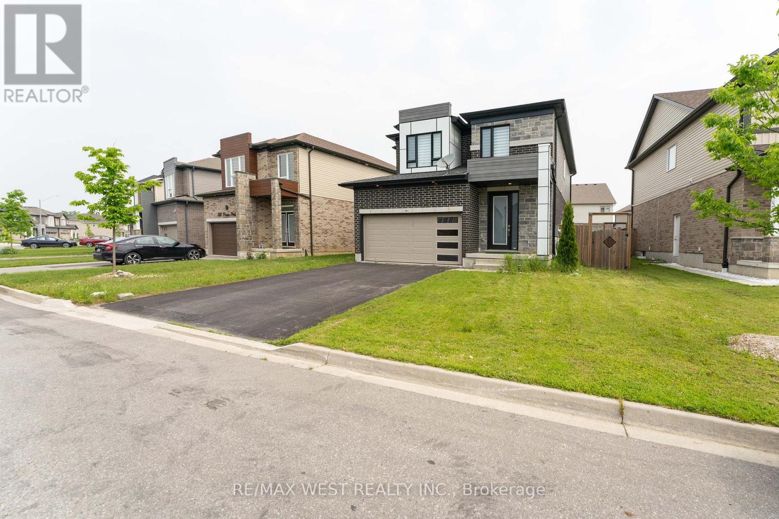 301 Freure Drive, Cambridge, Ontario  N1S 0B5 - Photo 3 - X12685888