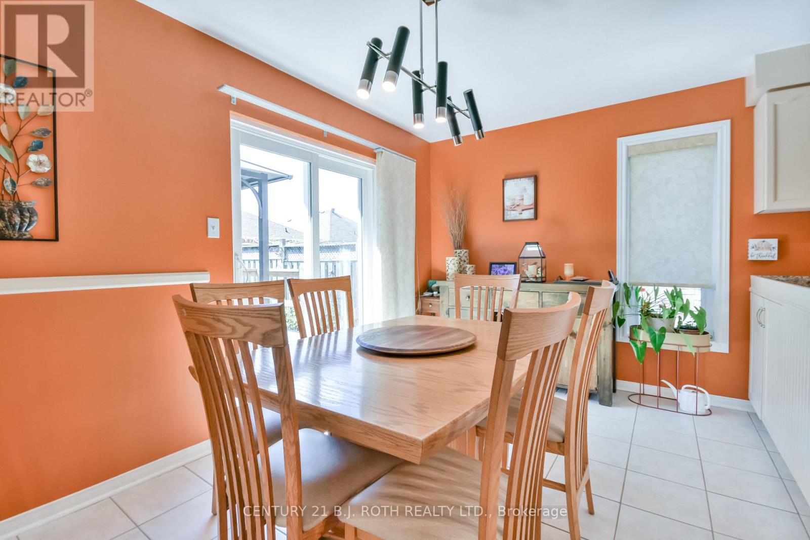 1957 Mill Street, Innisfil, Ontario  L9S 2A2 - Photo 10 - N12529198