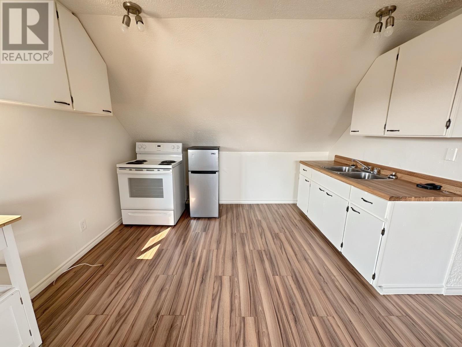 359 Mckellar St N, Thunder Bay, Ontario  P7C 3Z8 - Photo 3 - TB252649