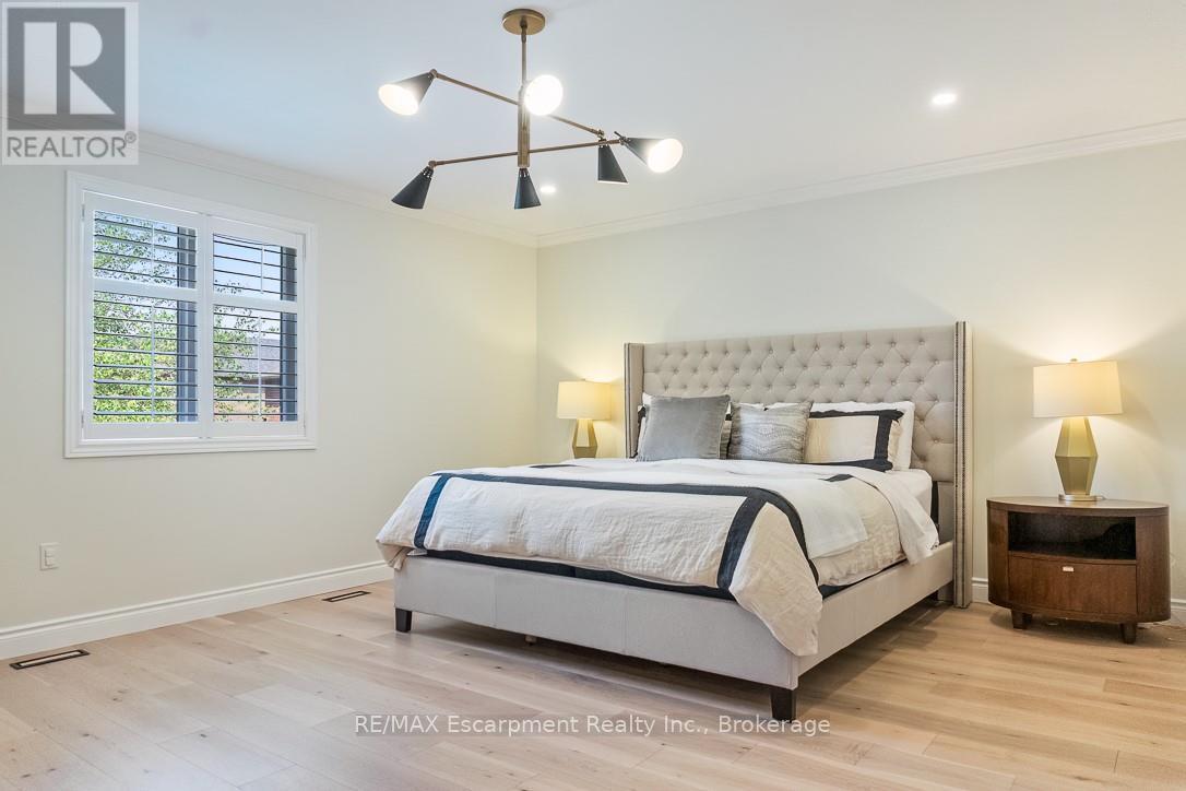 2301 Baronwood Drive, Oakville, Ontario  L6M 4Z6 - Photo 21 - W12685992