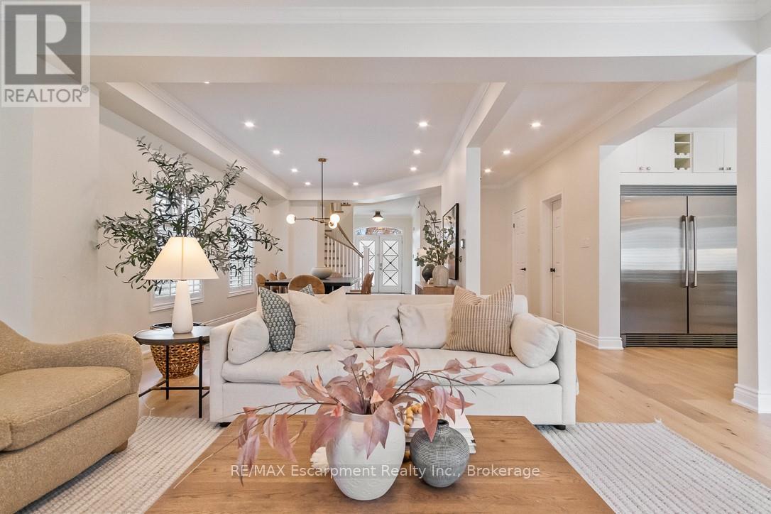 2301 Baronwood Drive, Oakville, Ontario  L6M 4Z6 - Photo 5 - W12685992