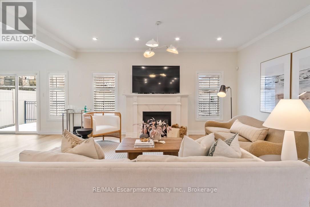 2301 Baronwood Drive, Oakville, Ontario  L6M 4Z6 - Photo 6 - W12685992