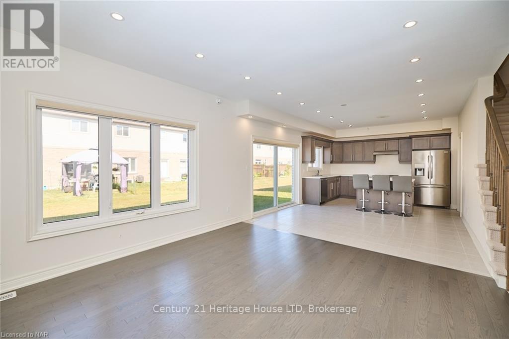 14 Overholt Drive, Thorold, Ontario  L0S 1K0 - Photo 13 - X12685952