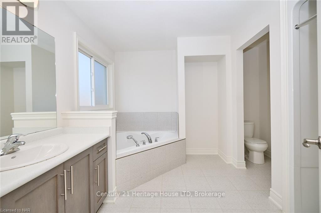 14 Overholt Drive, Thorold, Ontario  L0S 1K0 - Photo 21 - X12685952