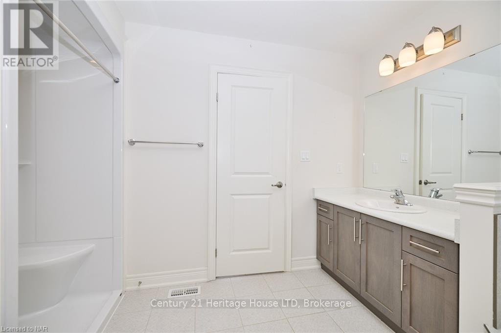 14 Overholt Drive, Thorold, Ontario  L0S 1K0 - Photo 22 - X12685952