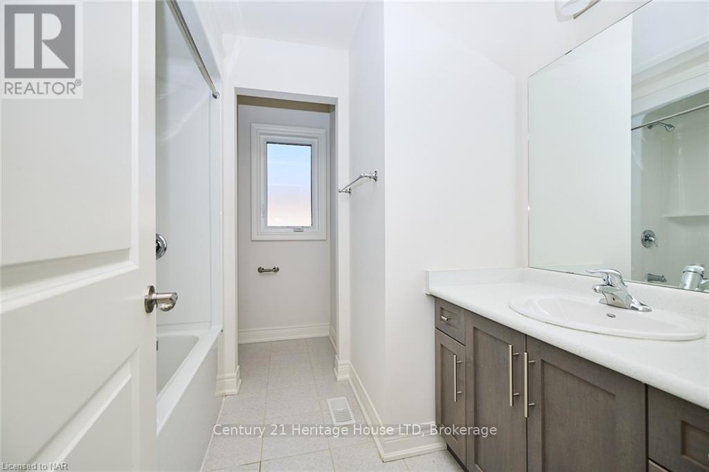 14 Overholt Drive, Thorold, Ontario  L0S 1K0 - Photo 26 - X12685952