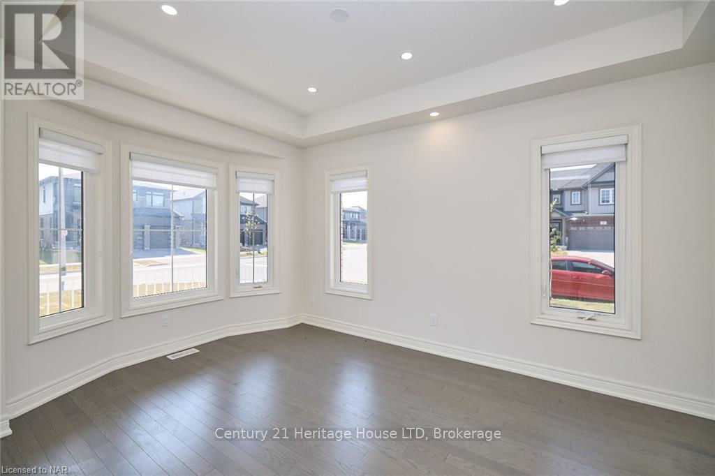 14 Overholt Drive, Thorold, Ontario  L0S 1K0 - Photo 7 - X12685952