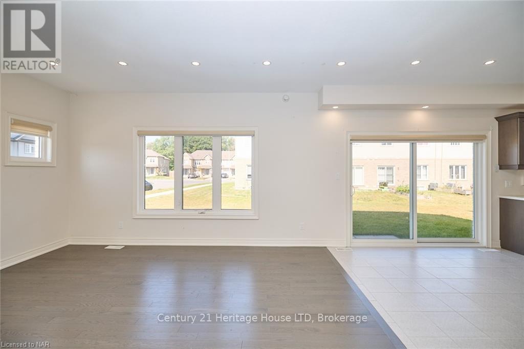 14 Overholt Drive, Thorold, Ontario  L0S 1K0 - Photo 9 - X12685952