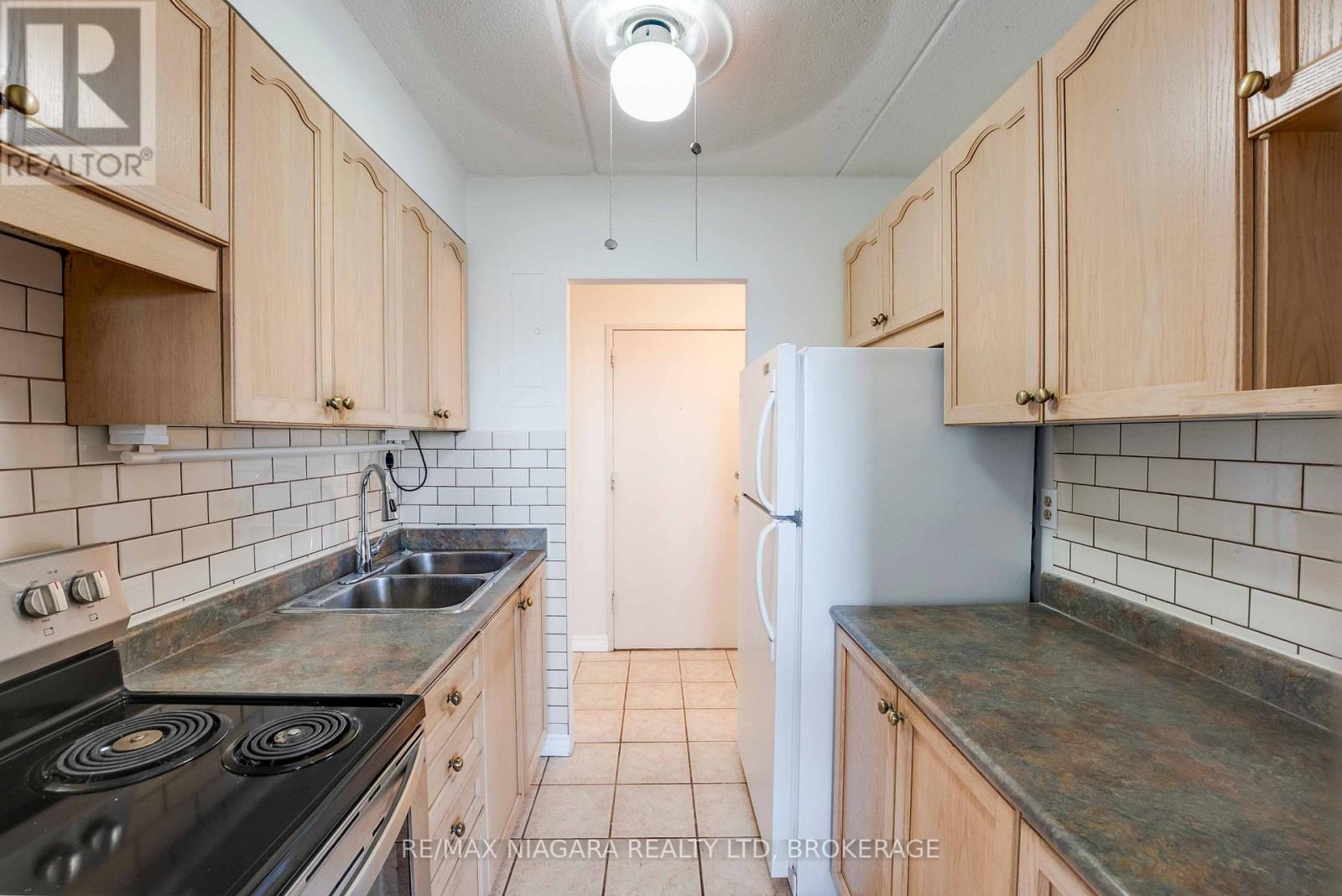 410 - 198 Scott Street, St. Catharines, Ontario  L2N 5T3 - Photo 10 - X12686050