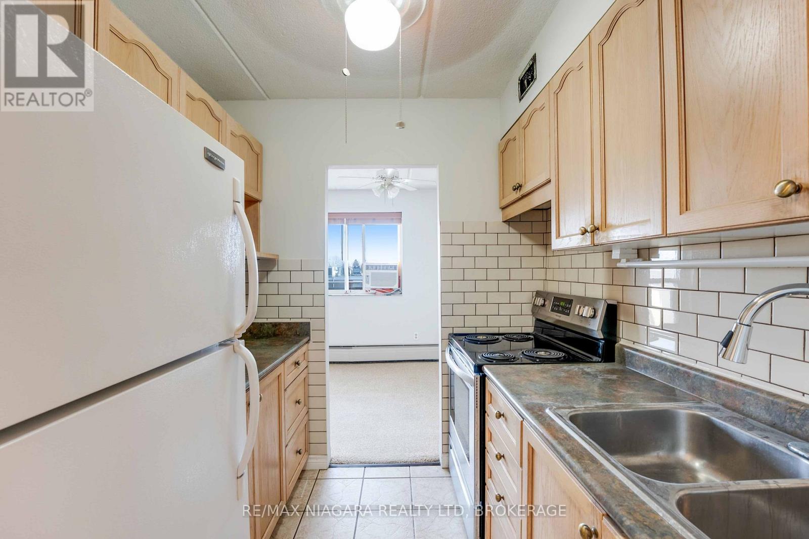 410 - 198 Scott Street, St. Catharines, Ontario  L2N 5T3 - Photo 7 - X12686050