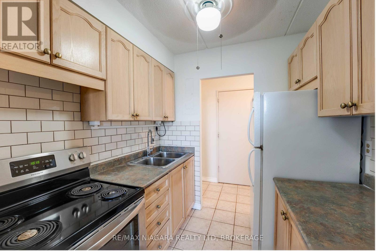 410 - 198 Scott Street, St. Catharines, Ontario  L2N 5T3 - Photo 9 - X12686050