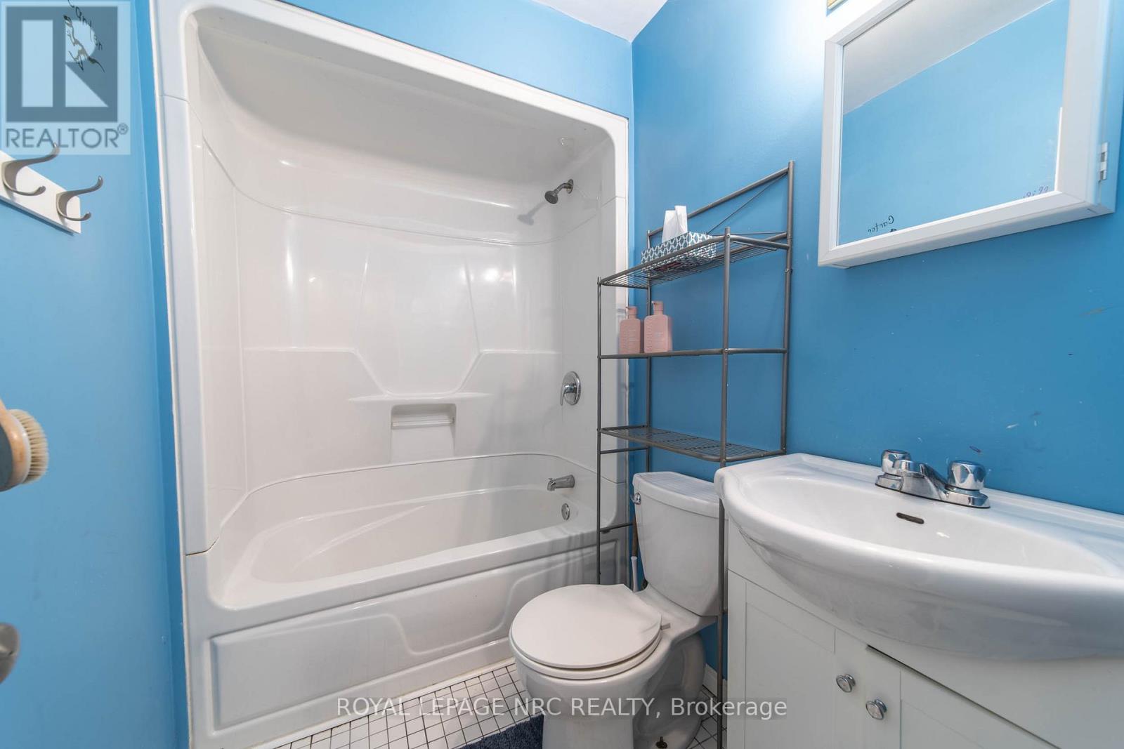 955 Ferndale Avenue, Fort Erie, Ontario  L2A 5E1 - Photo 10 - X12686062