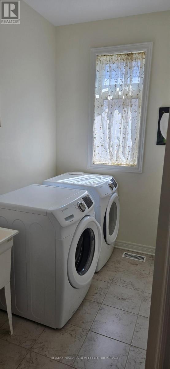 Lower - 8 Hopkins Street, Thorold, Ontario  L2V 0E6 - Photo 13 - X12686126