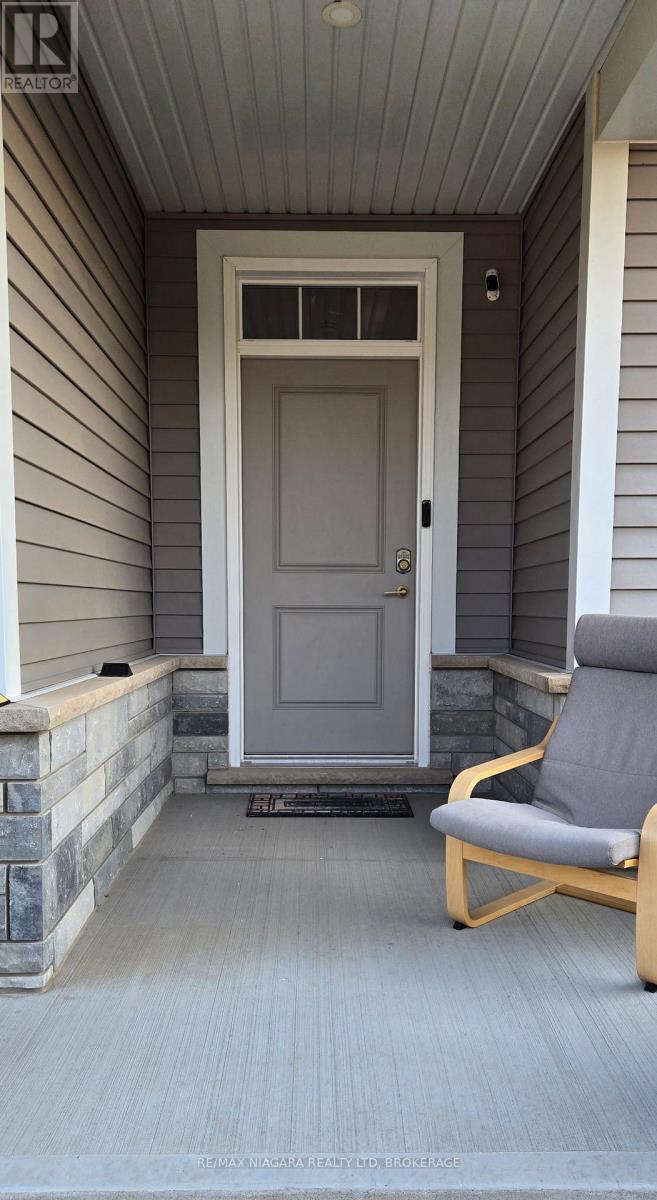 Lower - 8 Hopkins Street, Thorold, Ontario  L2V 0E6 - Photo 2 - X12686126