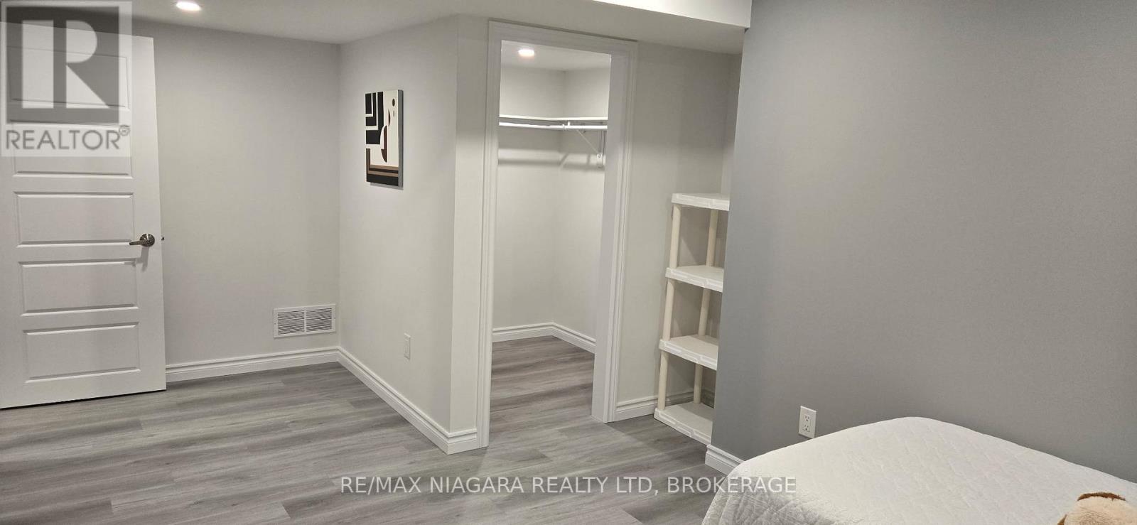 Lower - 8 Hopkins Street, Thorold, Ontario  L2V 0E6 - Photo 9 - X12686126