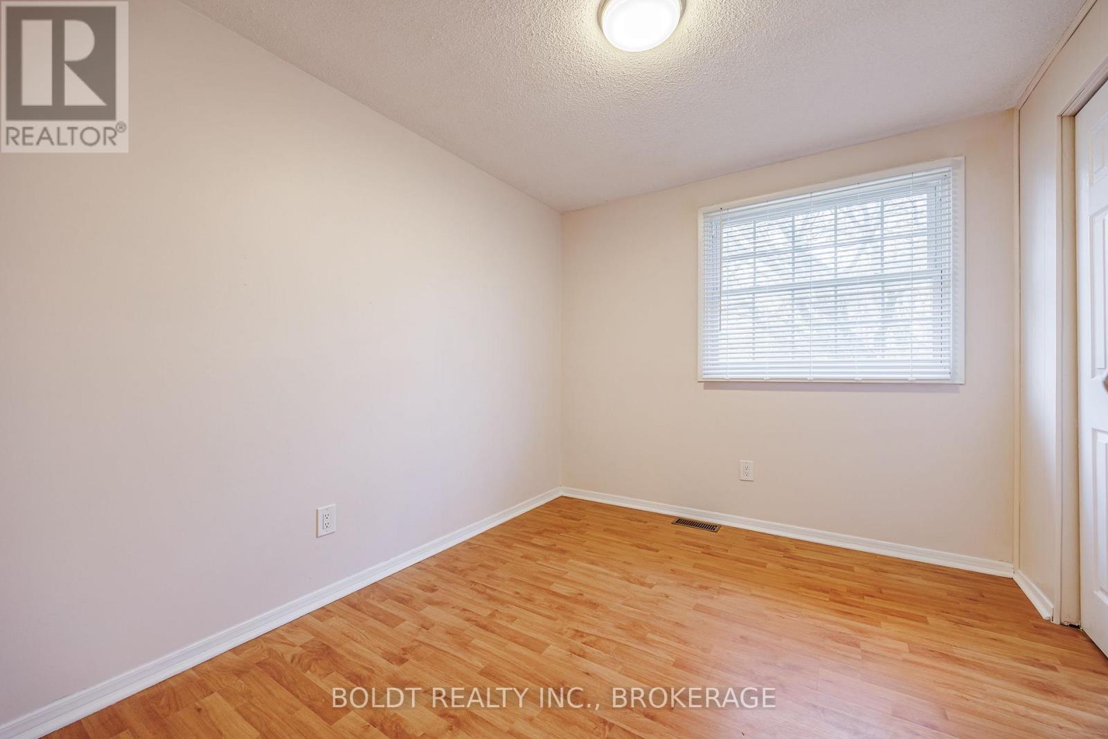 30 Lafayette Drive, St. Catharines, Ontario  L2N 6C2 - Photo 12 - X12686228